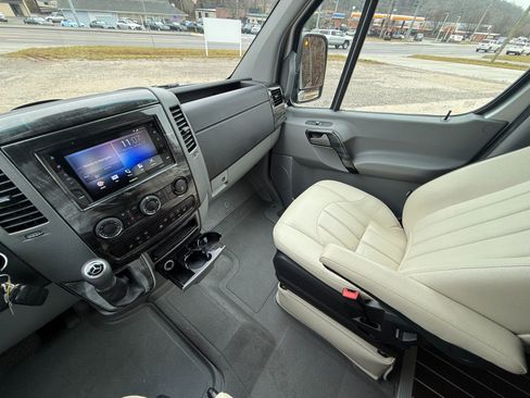 Used 2017 Mercedes-Benz Sprinter 3500 image 62