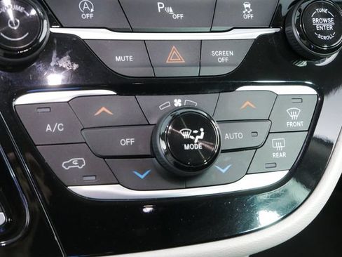 Used 2020 Chrysler Pacifica Touring-L Plus FWD image 30