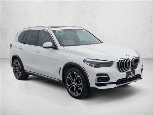 Used 2022 BMW X5 sDrive40i w/ Parking Assistance Package image 3