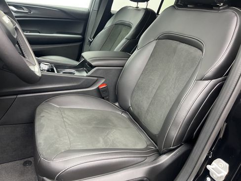 New 2025 Jeep Grand Cherokee Altitude image 8