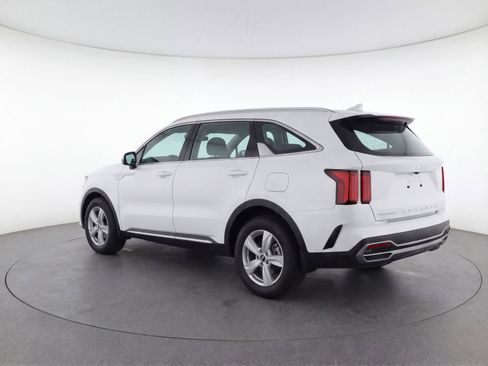 Used 2023 Kia Sorento LX image 6