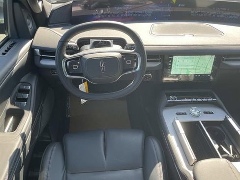 New 2025 Lincoln Navigator Reserve w/ Jet Appearance Package AWD/4WD image 13