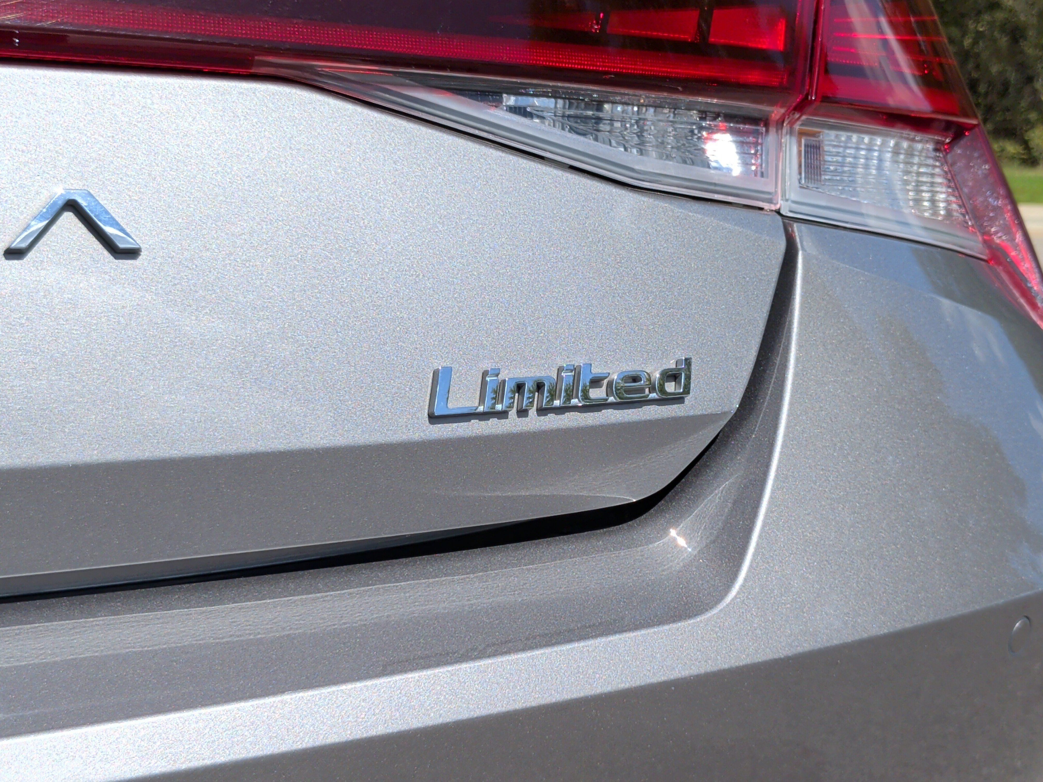 Used 2022 Hyundai Elantra Limited FWD image 11