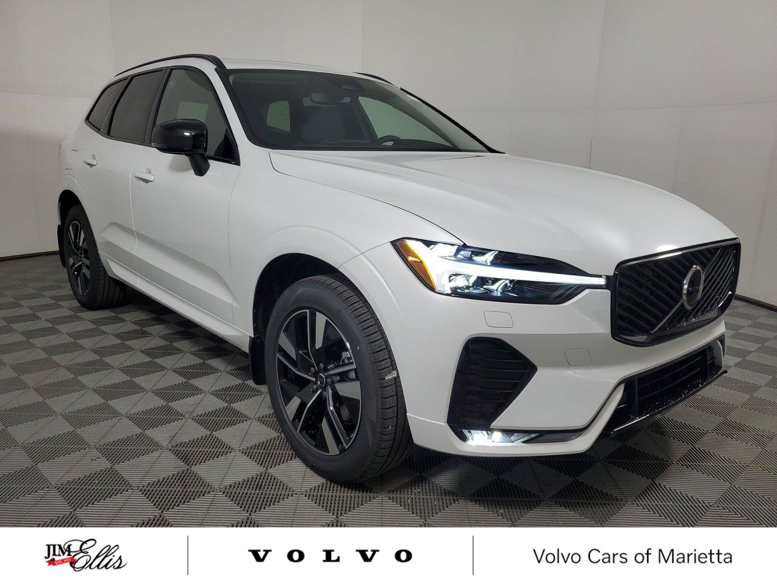Used 2026 Volvo XC60 B5 Core w/ Climate Package AWD/4WD image 1