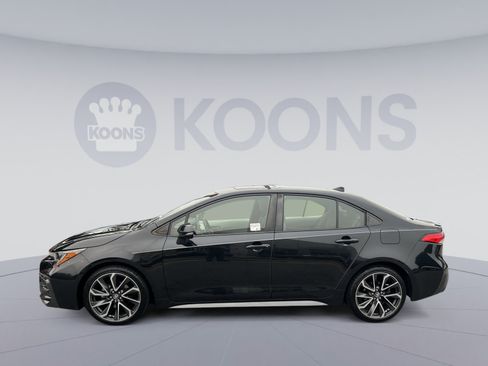 Used 2020 Toyota Corolla SE w/ SE Premium Package FWD image 2