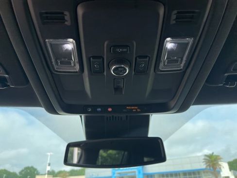 Used 2025 Chevrolet Tahoe Premier RWD image 37