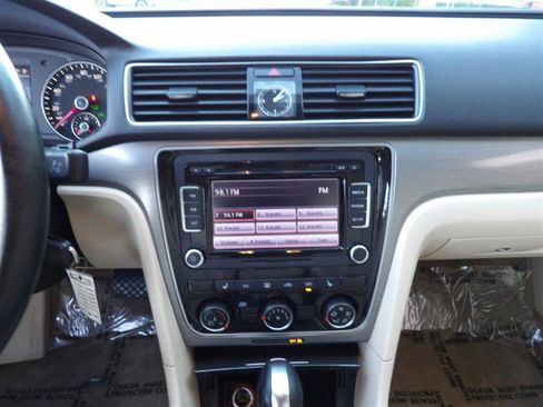 Used 2014 Volkswagen Passat 1.8T SE image 16