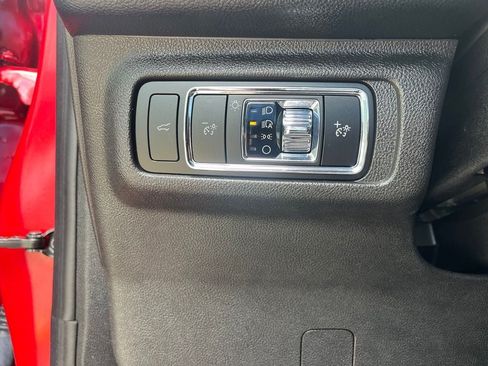 Certified 2025 Lincoln Corsair AWD image 38