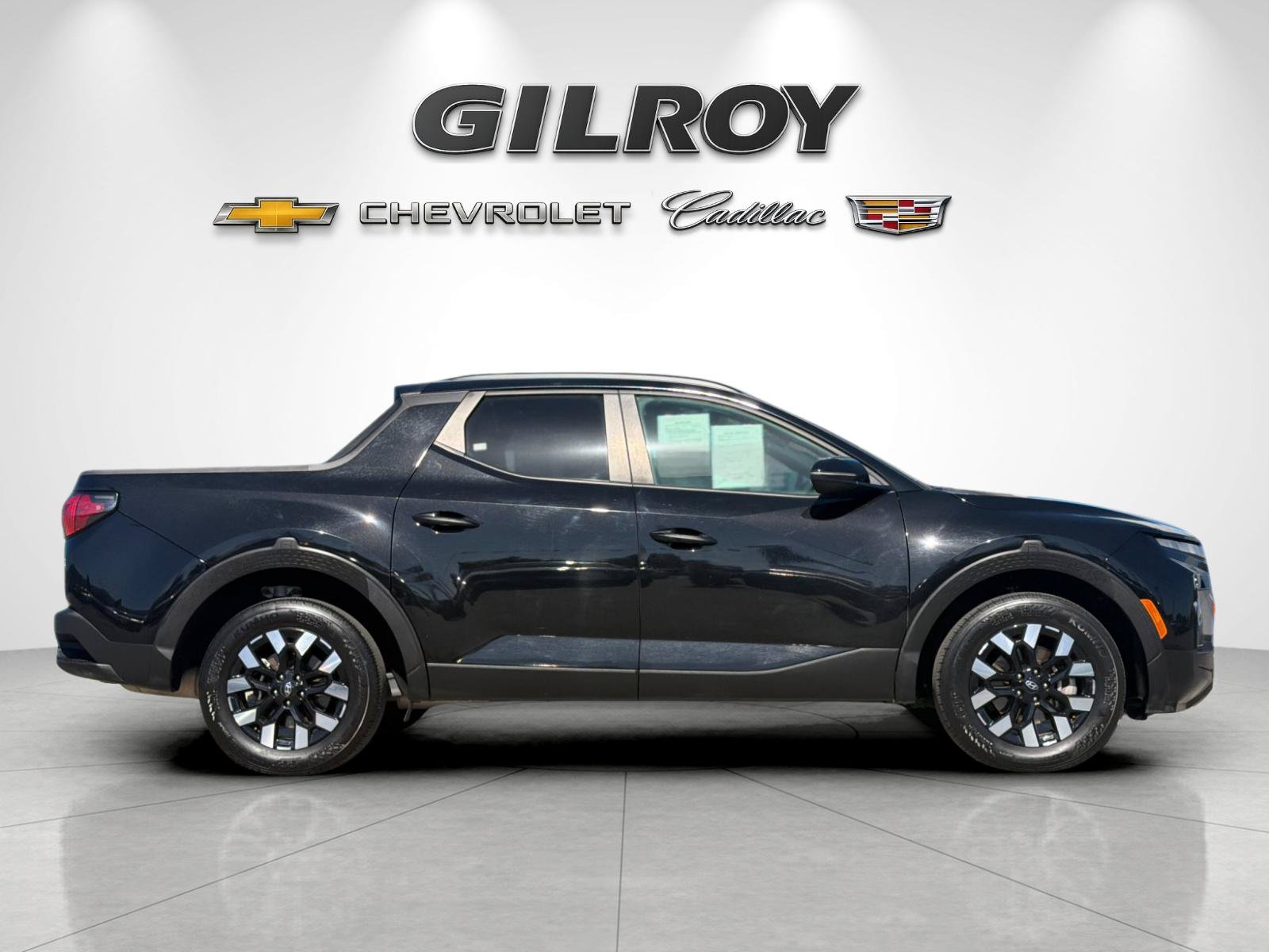 Used 2025 Hyundai Santa Cruz SEL AWD/4WD image 2