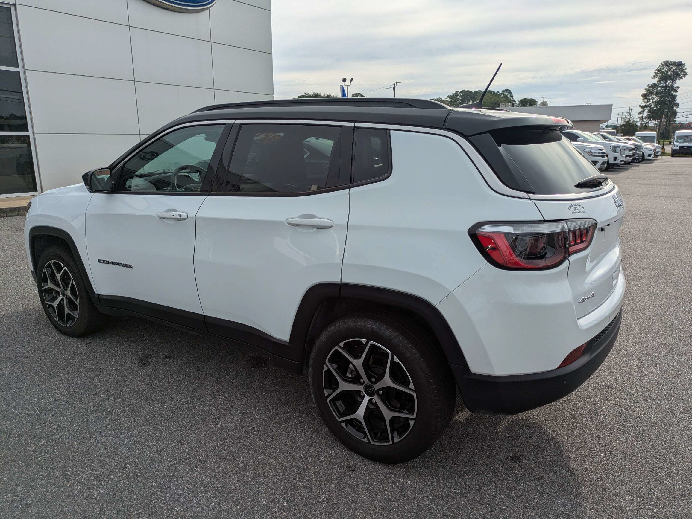 Used 2025 Jeep Compass Limited AWD/4WD image 6