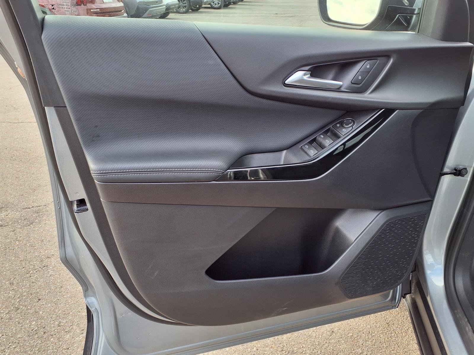 Used 2026 Chevrolet Equinox LT AWD/4WD image 16