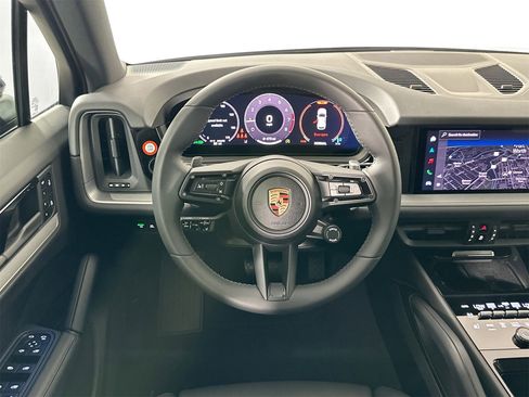 Certified 2025 Porsche Cayenne image 18