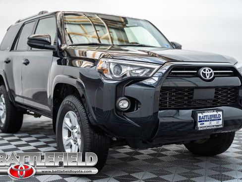 Certified 2022 Toyota 4Runner SR5 AWD/4WD image 1