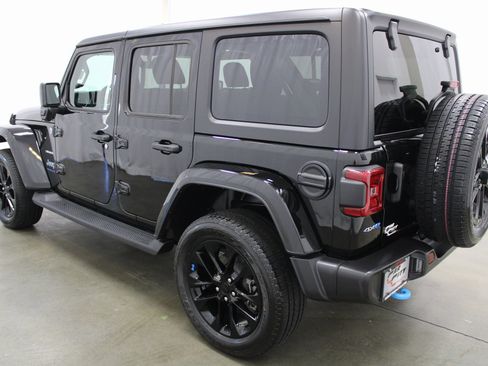 Used 2023 Jeep Wrangler Unlimited Sahara w/ Cold Weather Group image 6