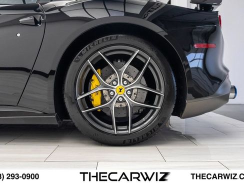 Used 2014 Ferrari F12 Berlinetta RWD image 17