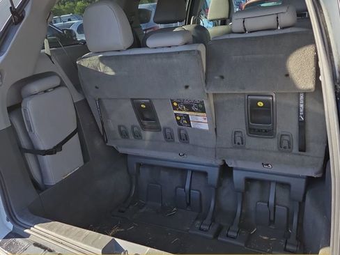 Used 2018 Toyota Sienna XLE Premium FWD image 10