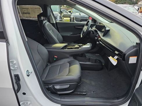 New 2025 Kia EV6 Light w/ Light LR Technology Package image 10