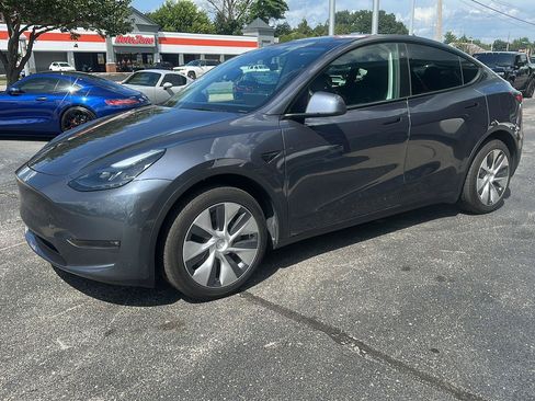 Used 2023 Tesla Model Y AWD image 5