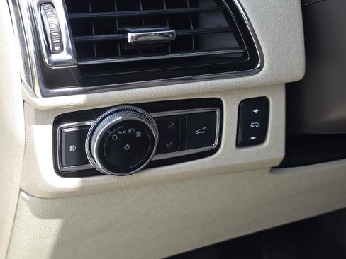 Used 2018 Lincoln Navigator L Select w/ Technology Package RWD image 25
