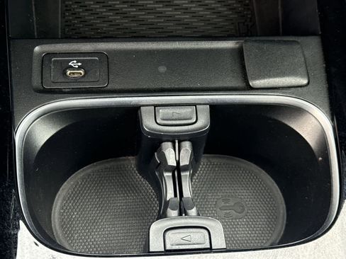 Used 2025 Mercedes-Benz GLA 250 image 24