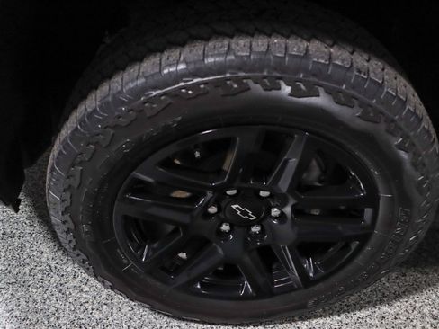Used 2024 Chevrolet Silverado 1500 LT Trail Boss w/ Convenience Package II AWD/4WD image 11