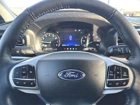 Used 2021 Ford Explorer XLT image 11