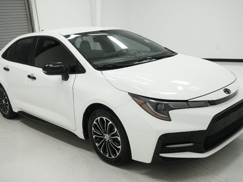 Used 2022 Toyota Corolla SE image 3