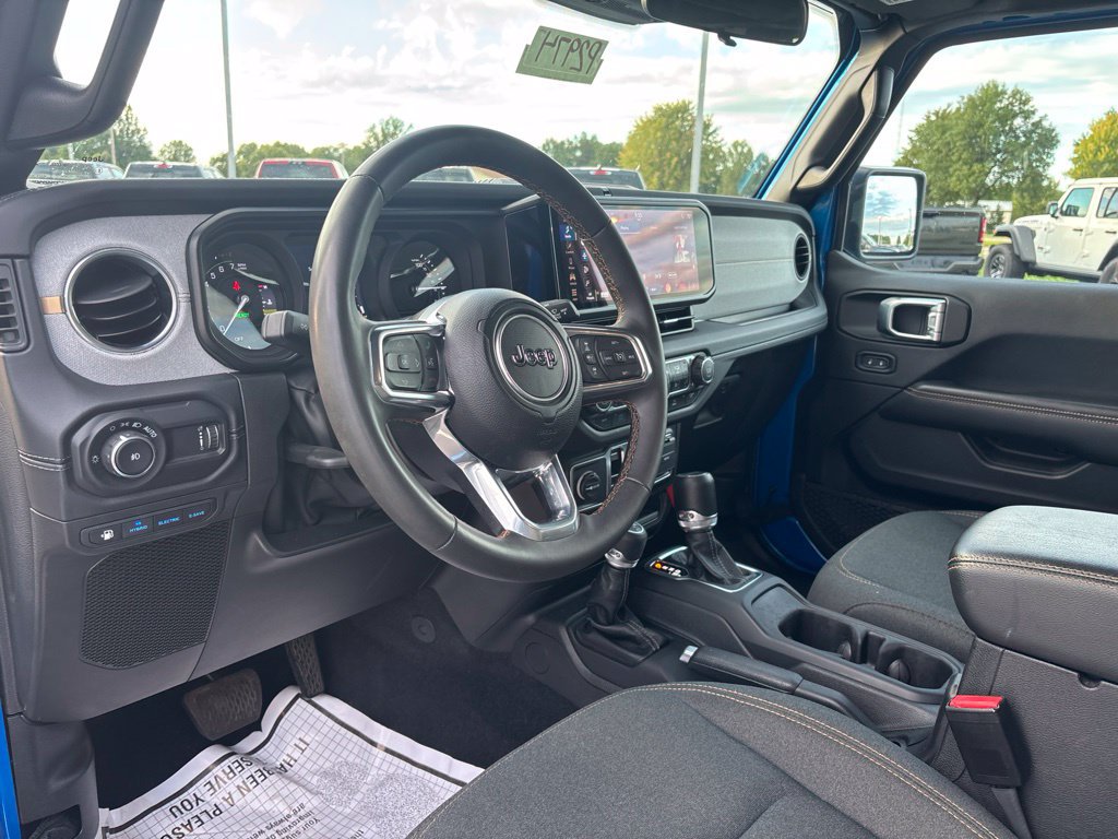Used 2024 Jeep Wrangler Unlimited Sahara AWD/4WD image 13