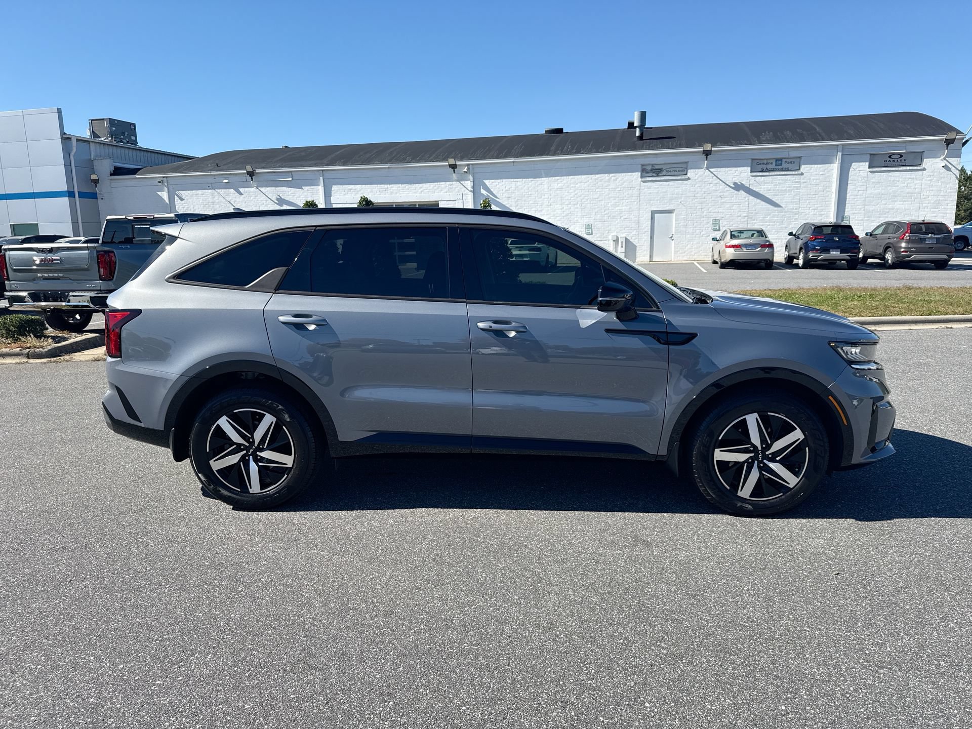 Used 2023 Kia Sorento S w/ Panoramic Sunroof Package FWD image 7