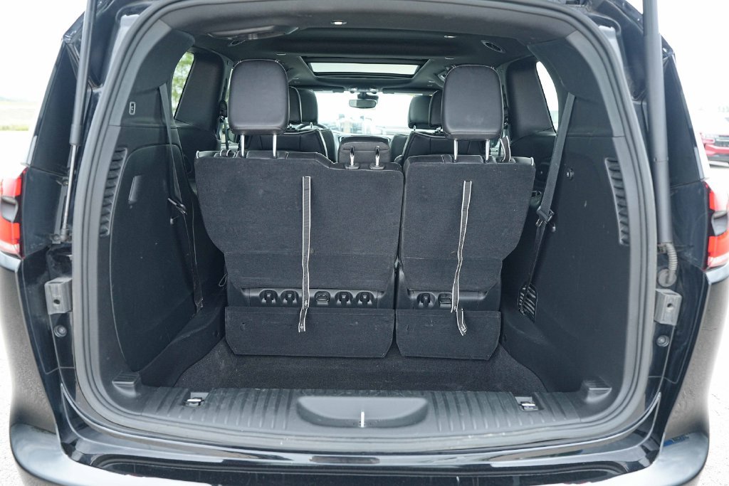 Used 2025 Chrysler Pacifica Limited FWD image 16