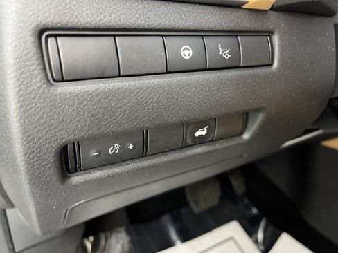 Used 2021 Nissan Rogue Platinum FWD image 26