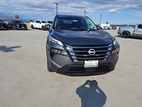 Used 2026 Nissan Rogue SV FWD image 3
