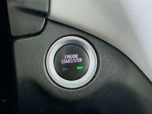 Used 2019 Chevrolet Equinox LS AWD/4WD image 24