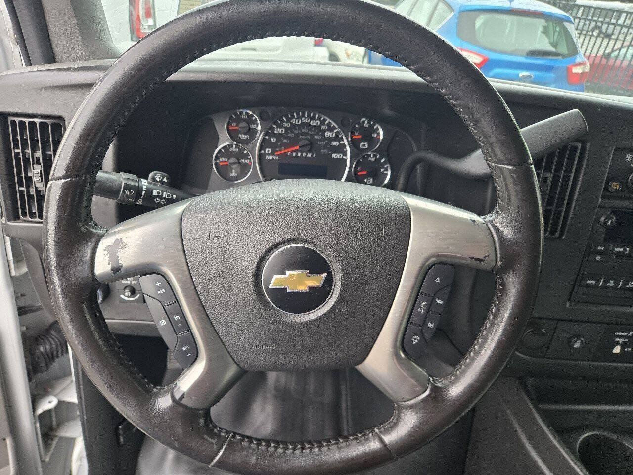Used 2017 Chevrolet Express 2500 RWD image 10