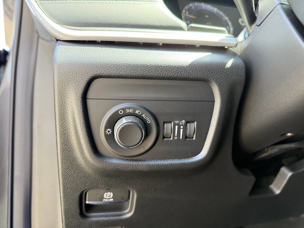 New 2026 Jeep Grand Cherokee Altitude AWD/4WD image 19