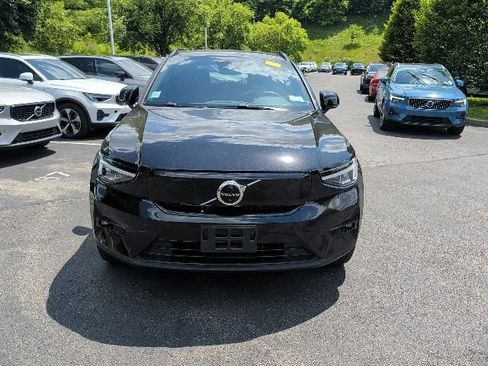 Used 2023 Volvo XC40 Recharge Plus AWD/4WD image 2