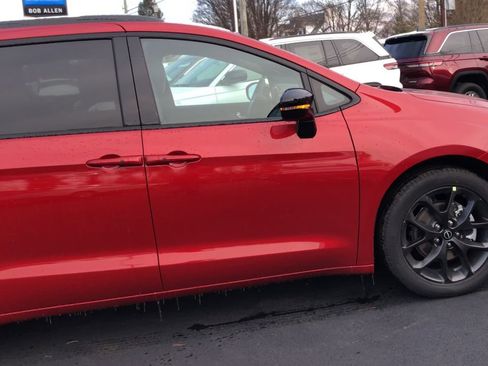 New 2026 Chrysler Pacifica Select image 9