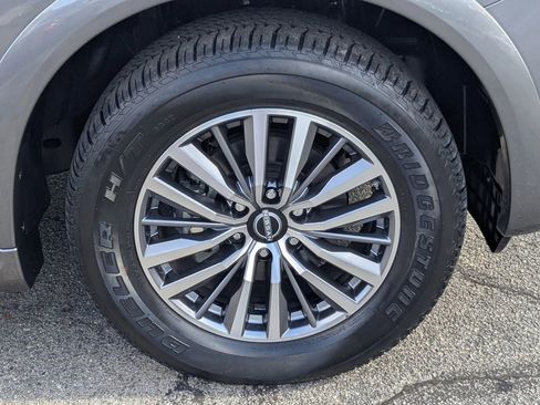 Used 2023 Nissan Armada SL w/ Captain's Chairs Package image 10