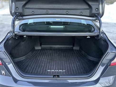 Used 2025 Toyota Camry SE w/ Convenience Package image 20