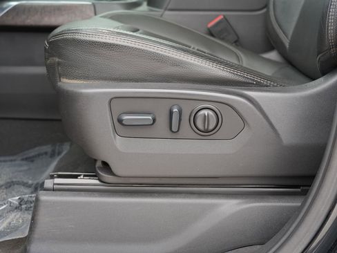 Used 2023 GMC Sierra 3500 Denali w/ Denali Ultimate Package image 16