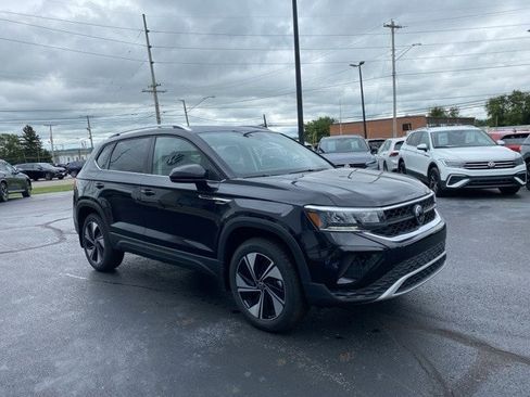 New 2024 Volkswagen Taos SE image 8