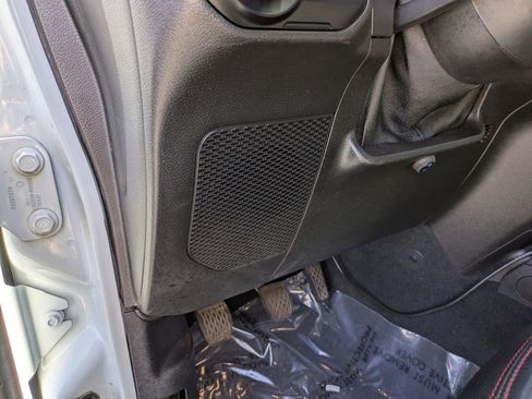 Used 2021 Jeep Wrangler Rubicon AWD/4WD image 12