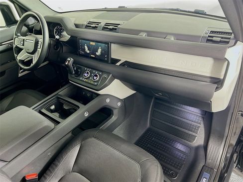 Used 2023 Land Rover Defender 110 X-Dynamic SE image 30