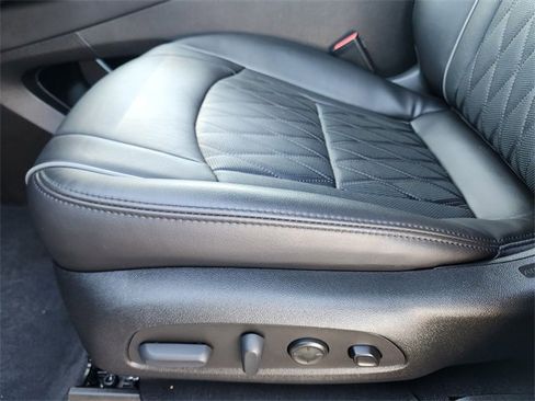 Used 2023 Buick Enclave Avenir w/ Avenir Technology Package image 21