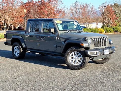 Used 2023 Jeep Gladiator Sport image 4