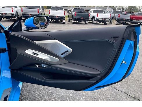 Used 2025 Chevrolet Corvette Stingray Premium Cpe w/ Z51 Performance Package RWD image 23