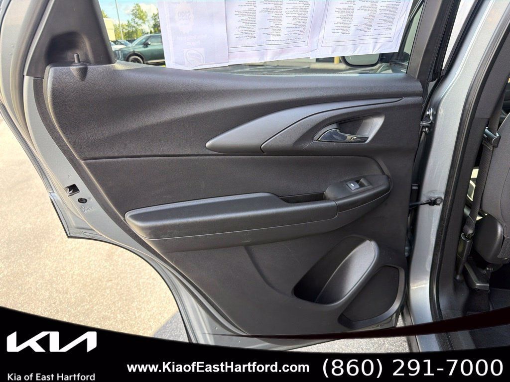 Used 2023 Chevrolet TrailBlazer LT w/ Convenience Package AWD/4WD image 17