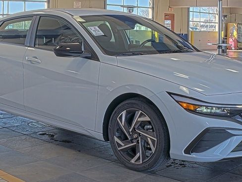 Used 2025 Hyundai Elantra Sport w/ Cargo Package image 4