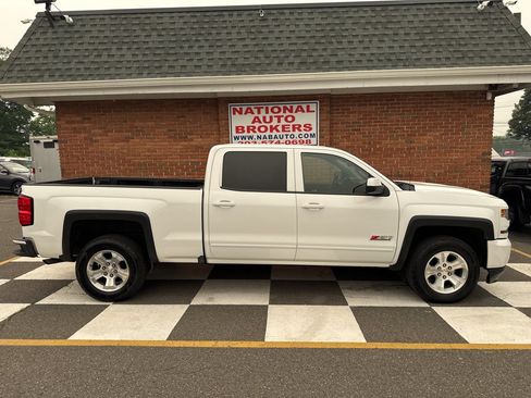 Used 2018 Chevrolet Silverado 1500 LT w/ All Star Edition AWD/4WD image 2