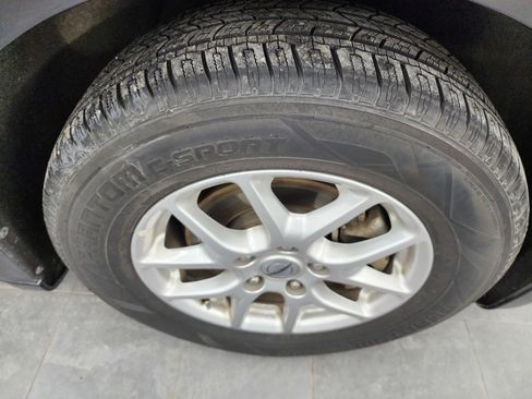 Used 2024 Chrysler Pacifica Touring-L image 3